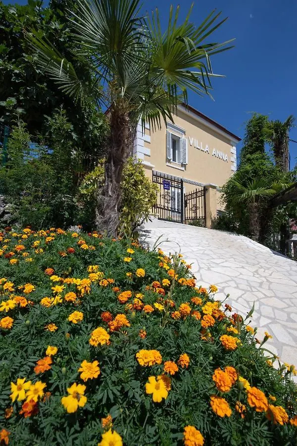 Villa Anna-Potkrovlje Ika 0*,