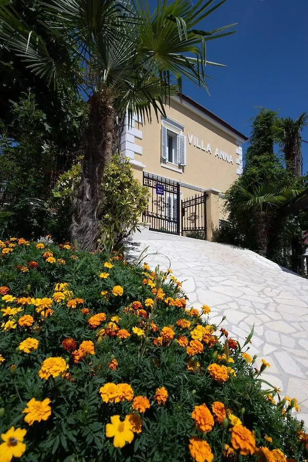 Villa Anna-Potkrovlje Ika Apartment