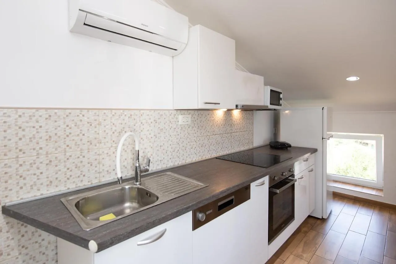 Apartment Villa Anna-Potkrovlje Ika