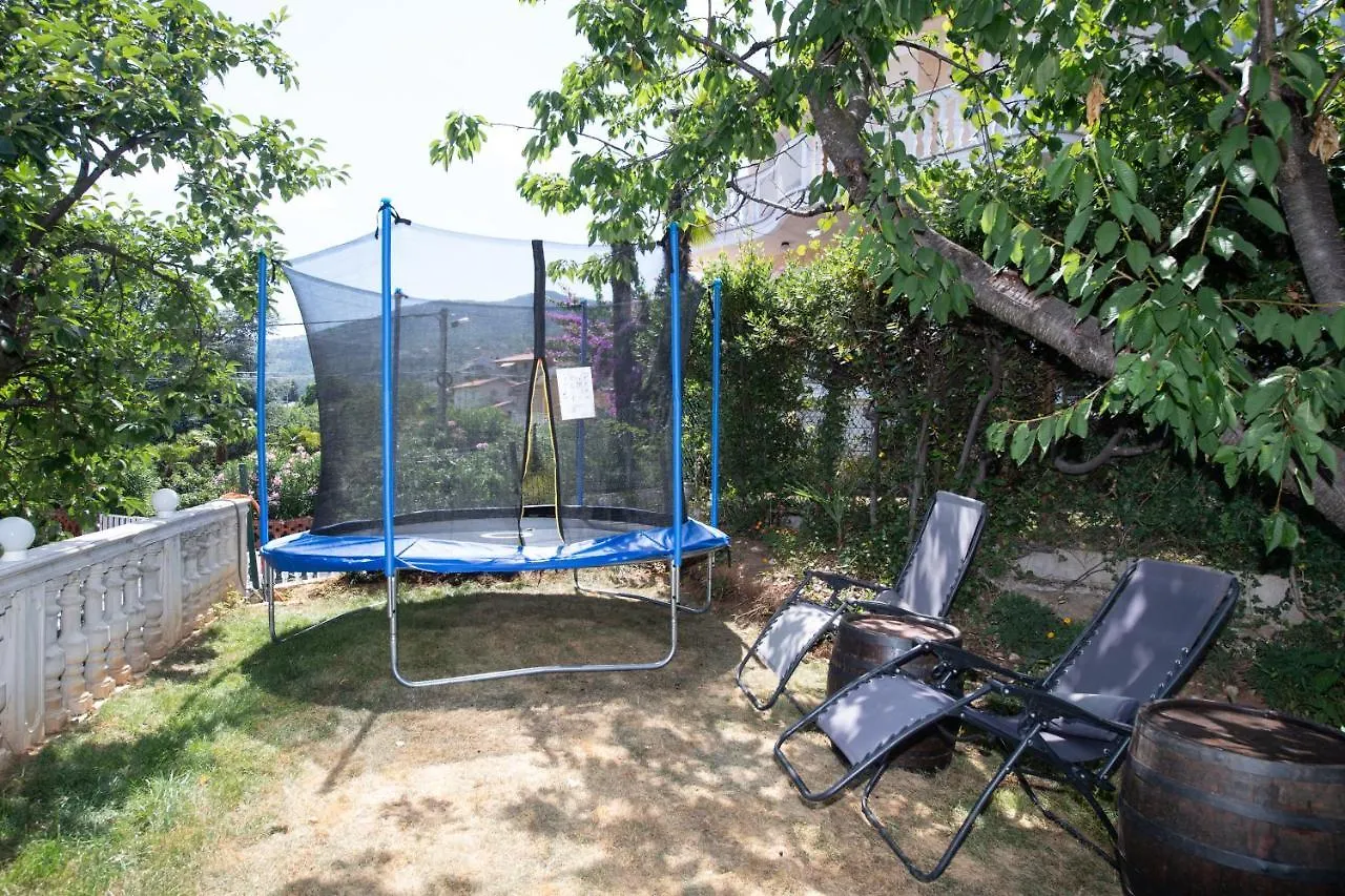 Villa Anna-Potkrovlje Ika 0*,