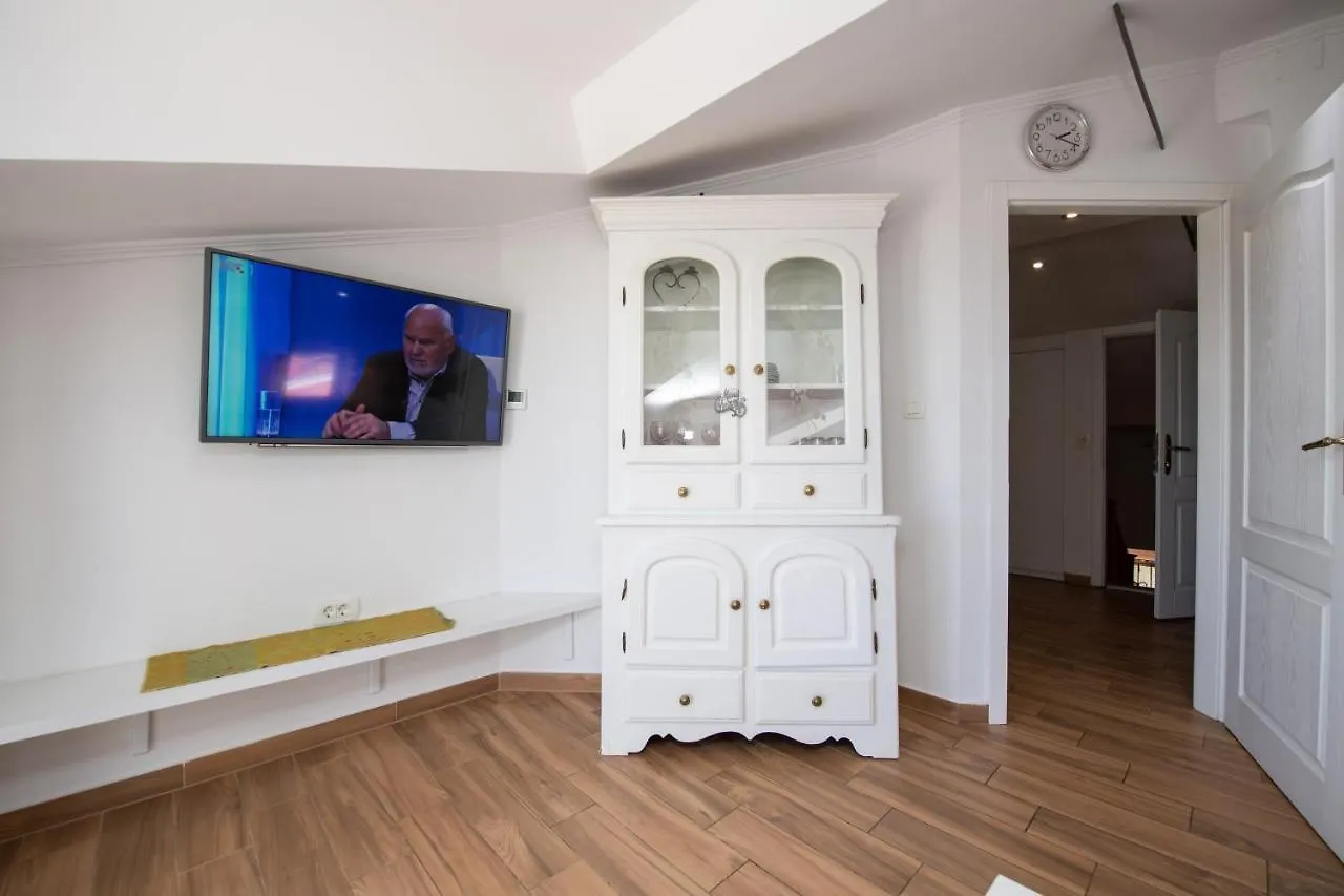 Apartamento Villa Anna-Potkrovlje Ika