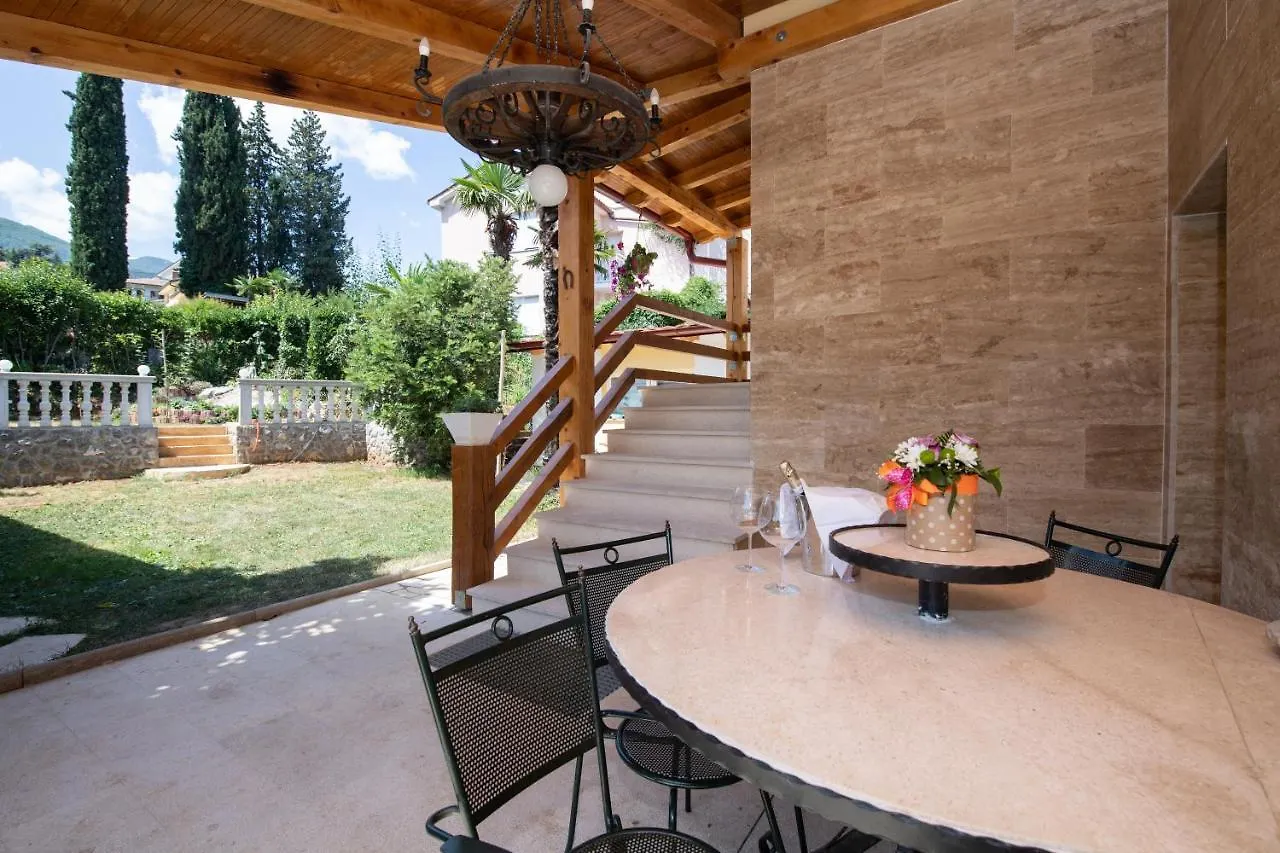 Villa Anna-Potkrovlje Ika Apartment