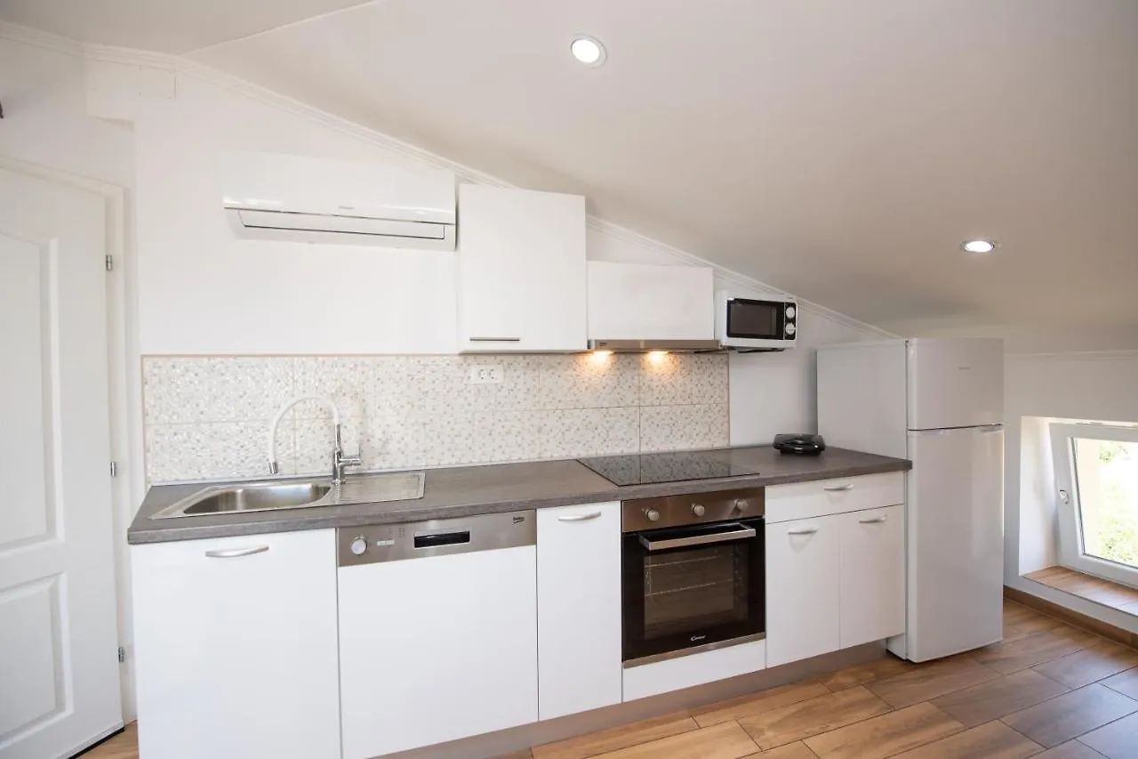 Villa Anna-Potkrovlje Ika Apartment
