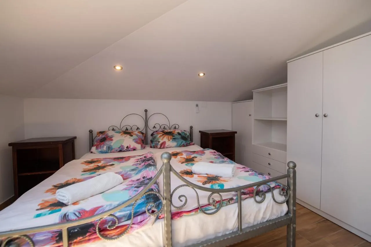 Apartamento Villa Anna-Potkrovlje Ika