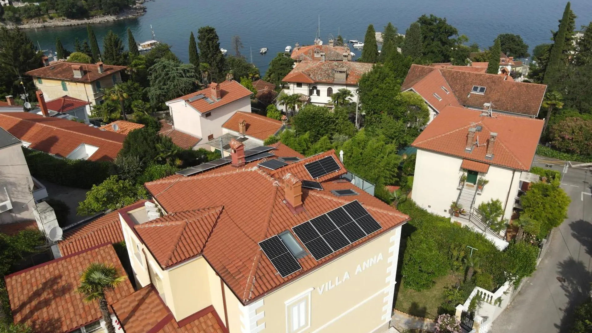 Villa Anna-Potkrovlje 이카